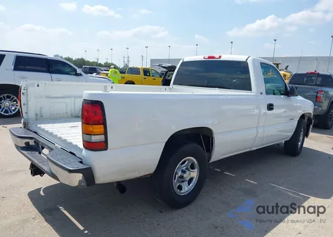 2002 Chevrolet Silverado 1500 из США, поврежденный, VIN 1GCEC14V02Z292515